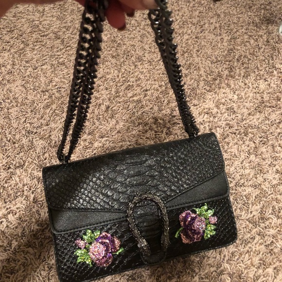 COPY - Designer Inspired medium size crossbody bag. SOLD - Picture 2 of 5